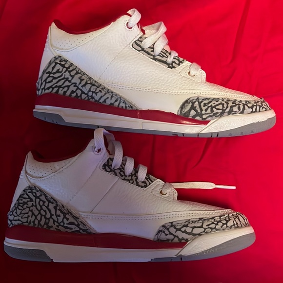 These are Air Jordan 3 Retro GS ‘cardinal  Red’ - Picture 2 of 4